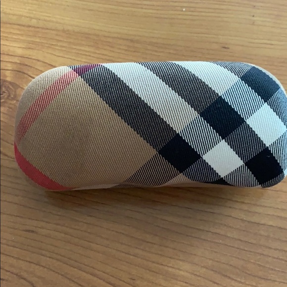 Burberry sunglasses - Picture 2 of 4